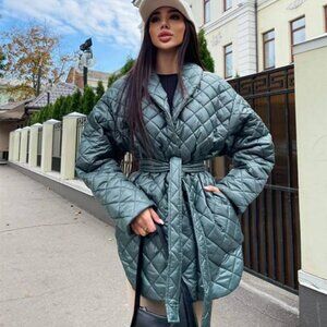 Slim-fitting winter jacket with tie-lapel collar for women, peacock green